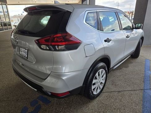 Used 2018 Nissan Rogue S image 6