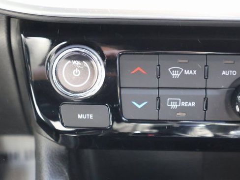 Used 2025 Jeep Compass Latitude w/ Sun & Sound Group image 28