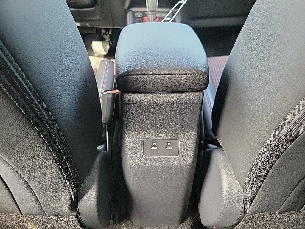 Used 2025 Nissan Kicks SR w/ SR Premium Package AWD/4WD image 19