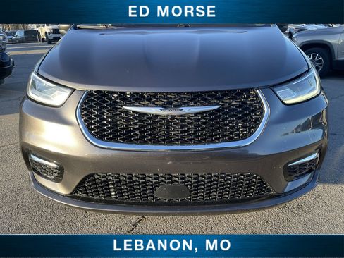 Used 2023 Chrysler Pacifica Touring-L image 29