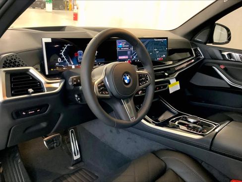 New 2026 BMW X5 xDrive40i w/ M Sport Package image 8