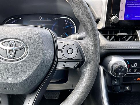 Used 2025 Toyota RAV4 XLE AWD/4WD image 24