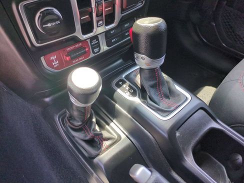 Used 2023 Jeep Wrangler Unlimited Rubicon AWD/4WD image 14