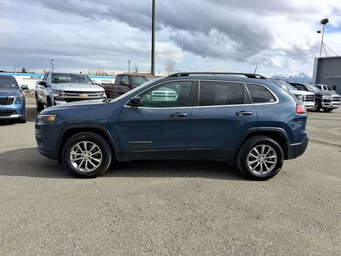 Certified 2022 Jeep Cherokee Latitude Lux w/ Mopar Interior Package AWD/4WD image 5