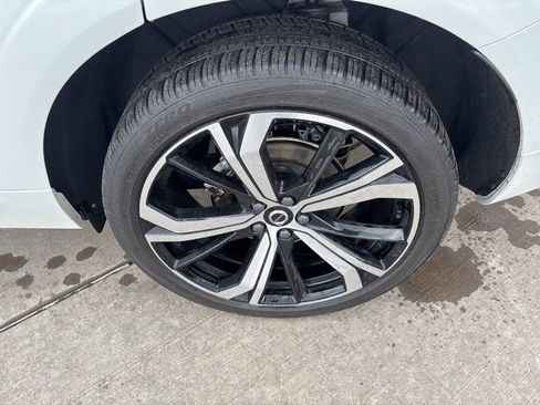 Certified 2024 Volvo XC60 B5 Ultimate w/ Protection Package Premier image 14