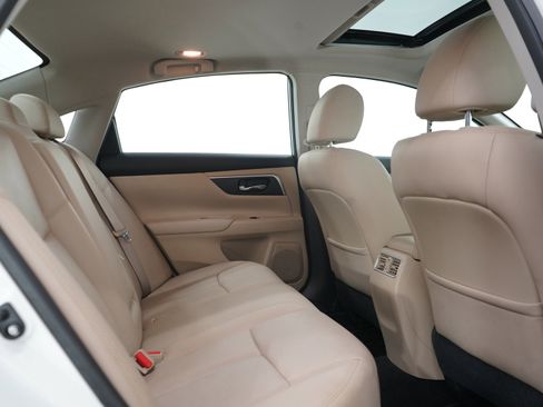 Used 2016 Nissan Altima 2.5 SL w/ Moonroof Package FWD image 12