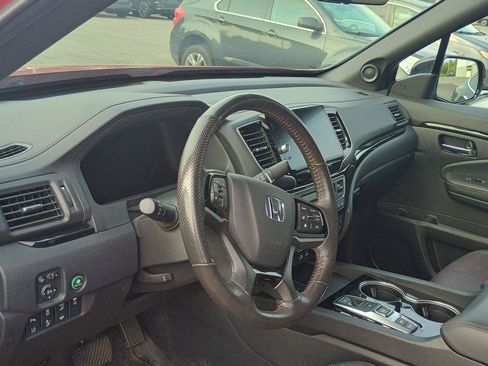 Used 2025 Honda Ridgeline Black Edition image 3
