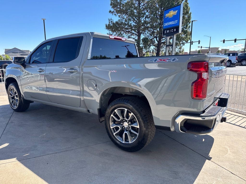 Used 2024 Chevrolet Silverado 1500 LT AWD/4WD image 3