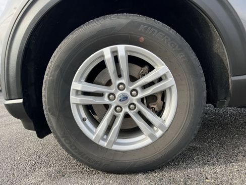 Used 2021 Ford Explorer XLT image 12