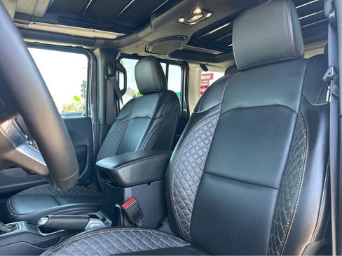 Used 2021 Jeep Wrangler Unlimited Sahara image 7