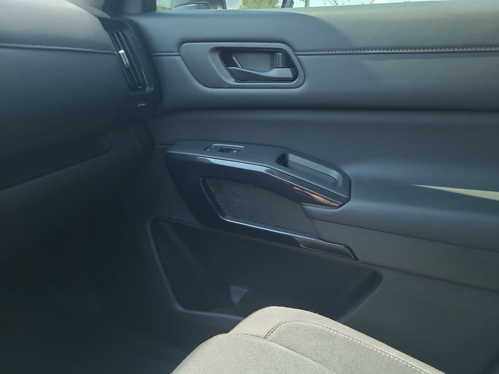 Certified 2025 Nissan Pathfinder S FWD image 19