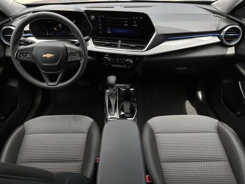 Used 2025 Chevrolet Trax LT image 12