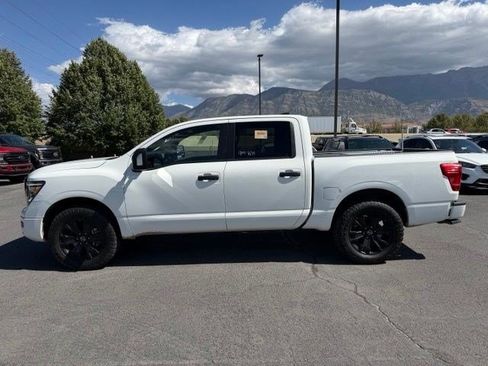 Used 2023 Nissan Titan SV w/ SV Convenience Package AWD/4WD image 9