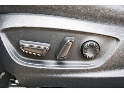 Used 2024 Toyota Corolla Cross XLE w/ Convenience Package FWD image 26