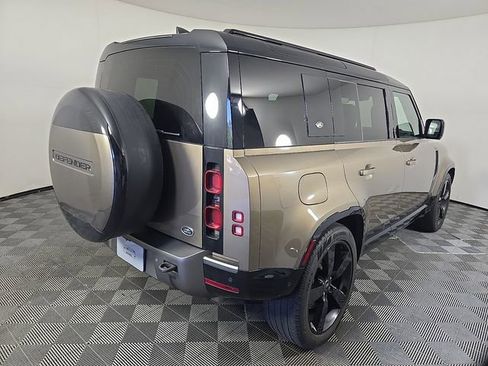 Used 2022 Land Rover Defender 110 X-Dynamic SE AWD/4WD image 5