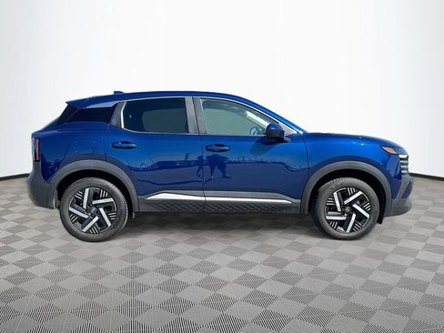 Used 2025 Nissan Kicks SV image 4