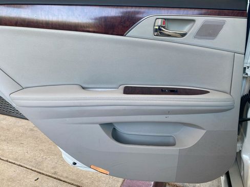Used 2011 Toyota Avalon FWD image 19