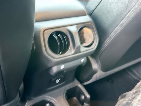 Used 2021 Jeep Gladiator Overland image 27