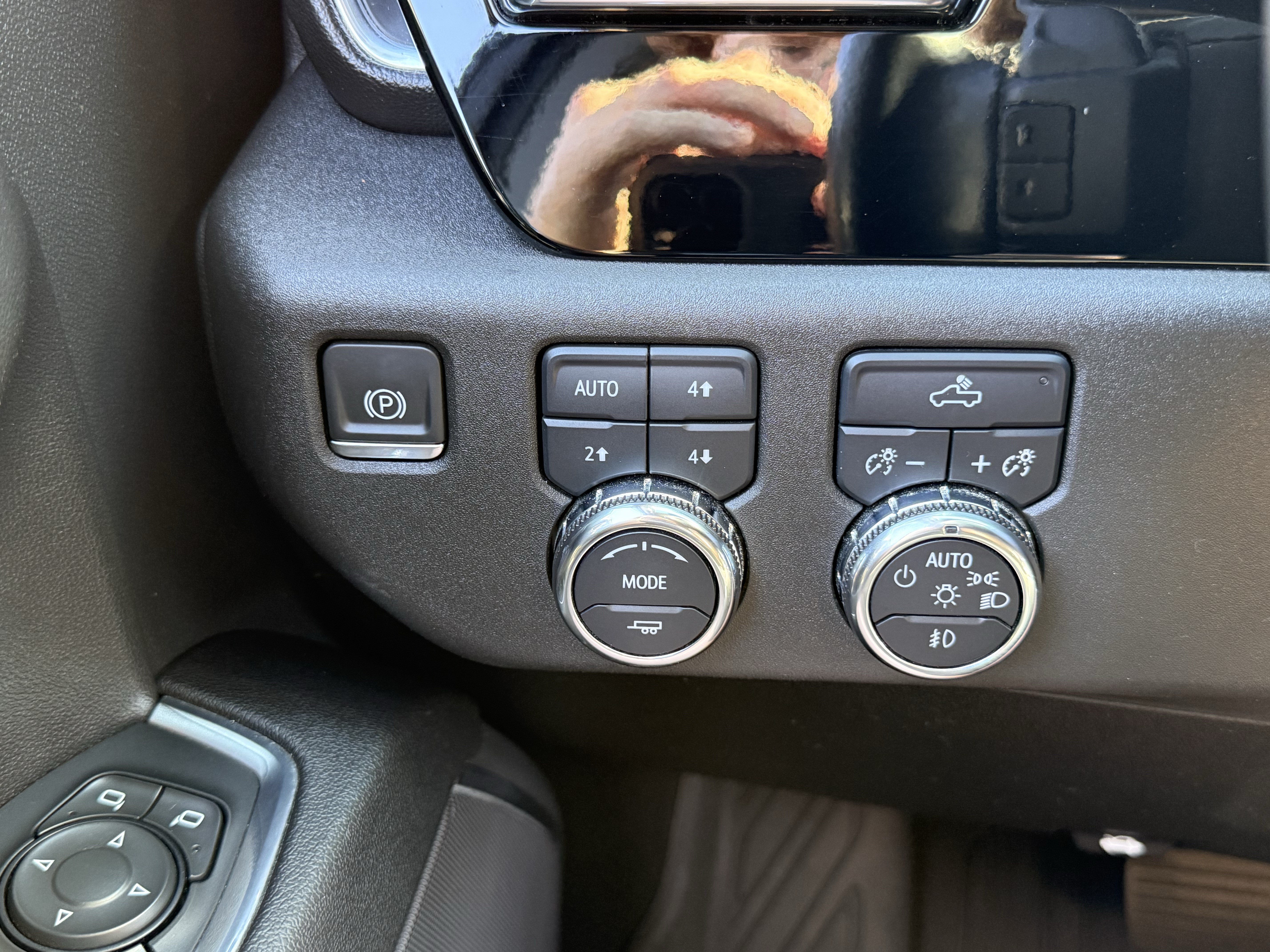 Used 2024 GMC Sierra 1500 Elevation w/ X31 Off-Road Package AWD/4WD image 27