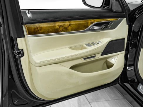 Used 2017 BMW 740i xDrive image 39