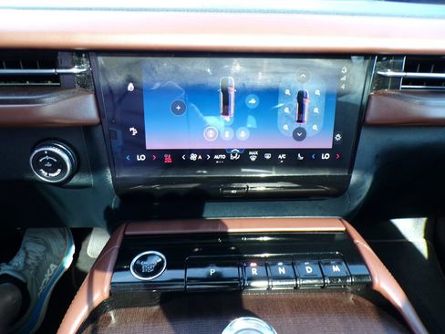 Used 2025 Lincoln Navigator Reserve AWD/4WD image 19