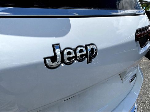 Used 2023 Jeep Grand Cherokee L Overland AWD/4WD image 23