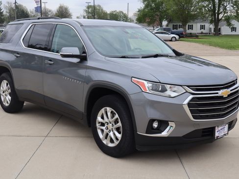 Used 2019 Chevrolet Traverse LT image 3