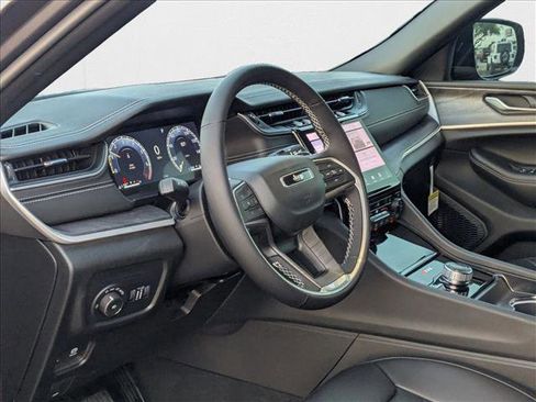 New 2025 Jeep Grand Cherokee L Limited w/ Black Appearance Package image 3