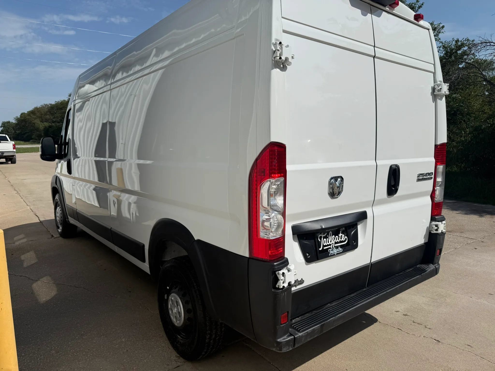 Used 2025 RAM ProMaster 2500 w/ Convenience Group FWD image 4