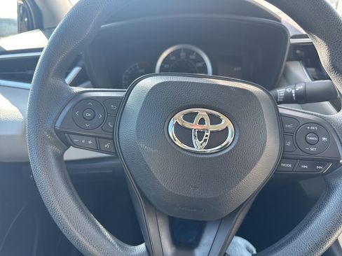 Used 2022 Toyota Corolla LE image 11