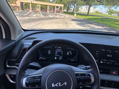Used 2025 Kia Sportage LX FWD image 29