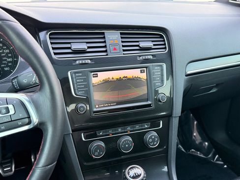 Used 2017 Volkswagen GTI SE FWD image 38