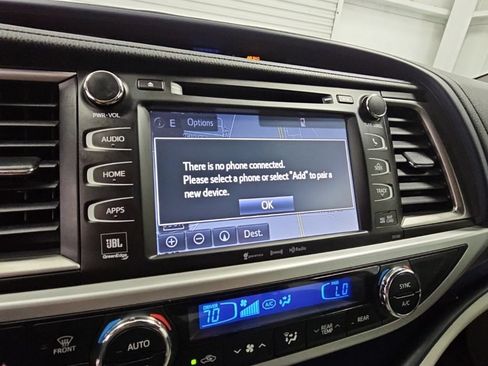 Used 2017 Toyota Highlander Limited FWD image 16