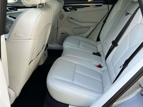 Certified 2025 Porsche Macan S image 12