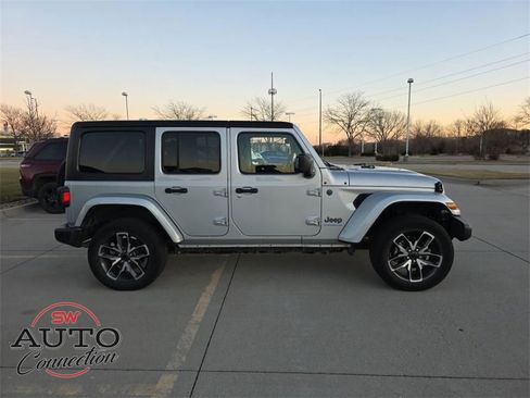 Used 2024 Jeep Wrangler Unlimited w/ Convenience Group image 5