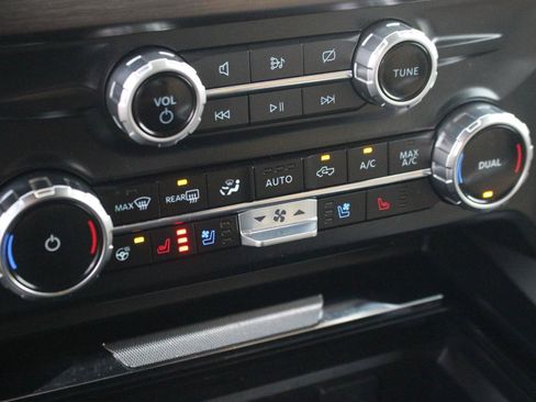 Used 2023 Ford F250 Lariat w/ Sport Appearance Package AWD/4WD image 28