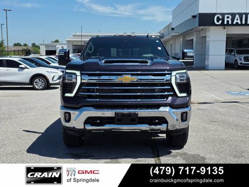 Used 2024 Chevrolet Silverado 2500 LTZ w/ LTZ Plus Package AWD/4WD image 2