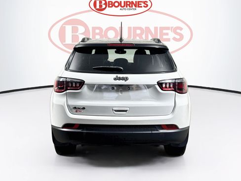 Used 2024 Jeep Compass Latitude w/ Convenience Group AWD/4WD image 8
