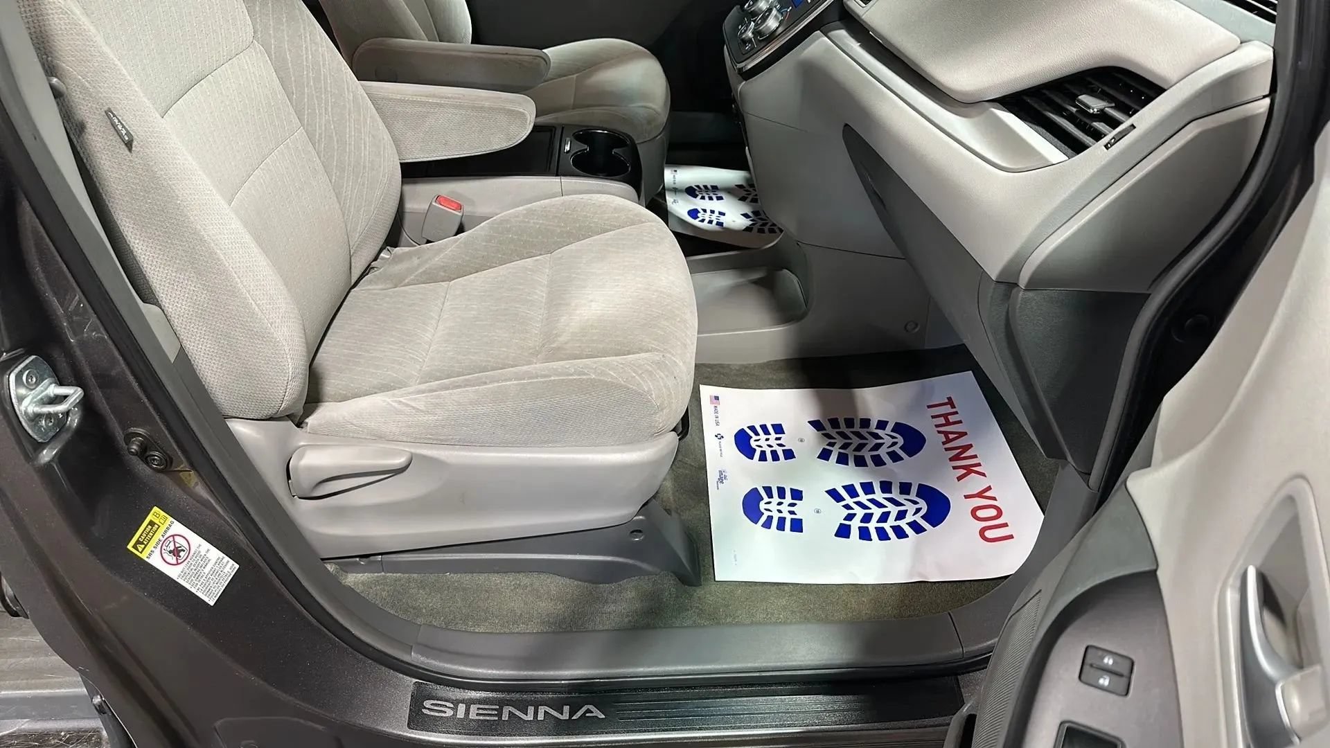 Used 2017 Toyota Sienna LE FWD image 19