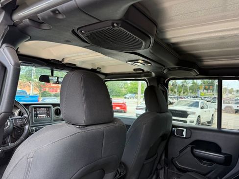 Used 2021 Jeep Gladiator Sport AWD/4WD image 23