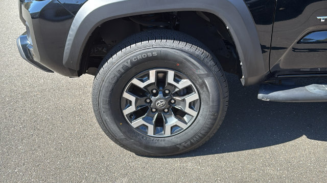 Certified 2023 Toyota Tacoma TRD Off-Road w/ TRD Premium Off Road Package AWD/4WD image 8
