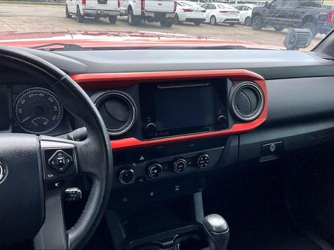 Used 2017 Toyota Tacoma TRD Off-Road w/ Tow Package (A/T) image 6