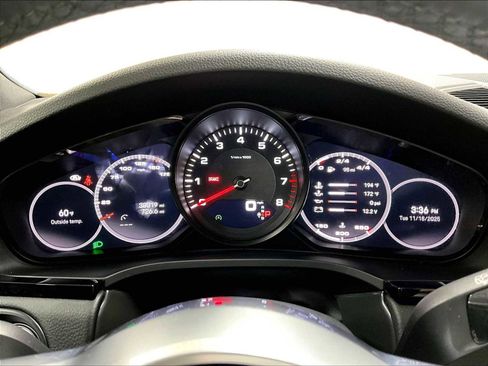 Used 2022 Porsche Cayenne image 24