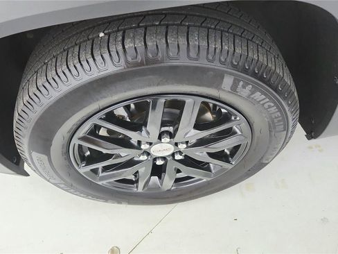 Used 2019 GMC Acadia SLT AWD/4WD image 32