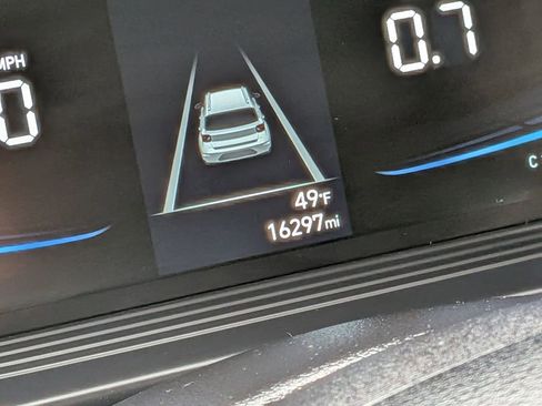 Used 2025 Hyundai Venue SEL FWD image 18
