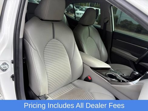 Used 2022 Toyota Camry SE FWD image 17