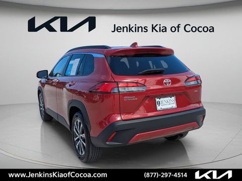 Used 2023 Toyota Corolla Cross XLE w/ Convenience Package FWD image 4