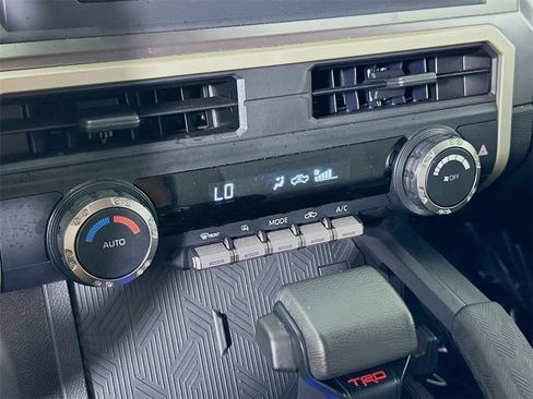 Used 2025 Toyota Tacoma TRD Off-Road image 21