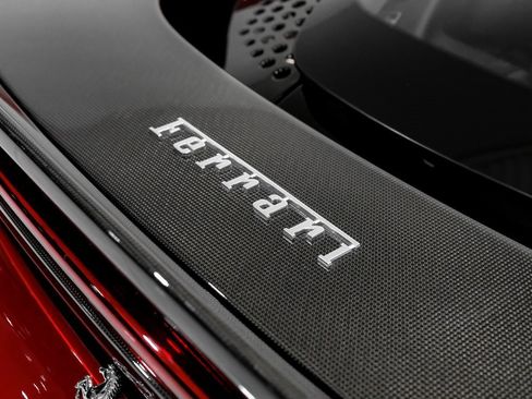 Used 2022 Ferrari SF90 Spider image 39