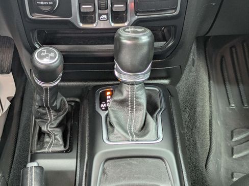 Used 2023 Jeep Wrangler Unlimited Sahara AWD/4WD image 17